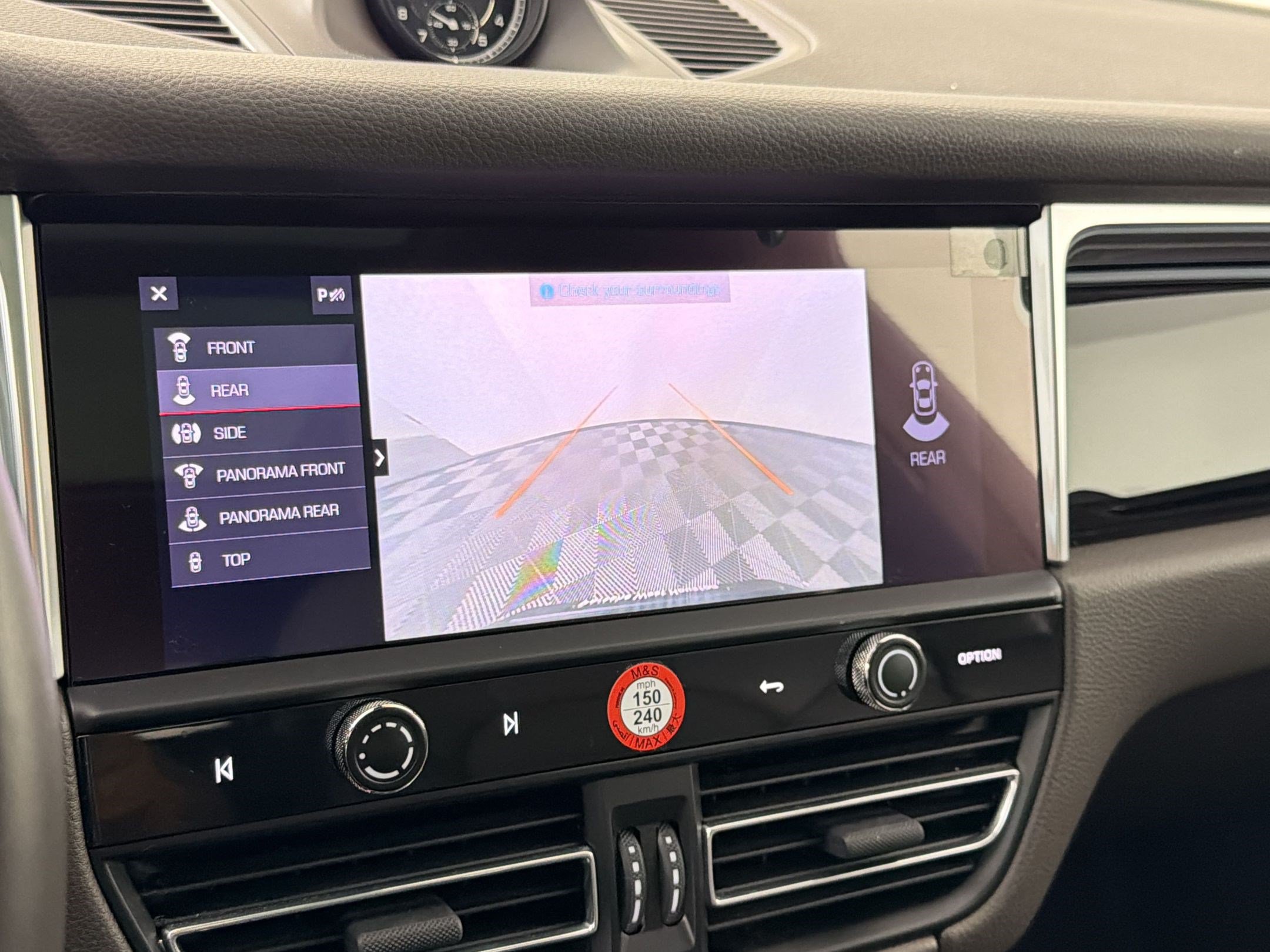Certified 2022 Porsche Macan AWD/4WD image 27