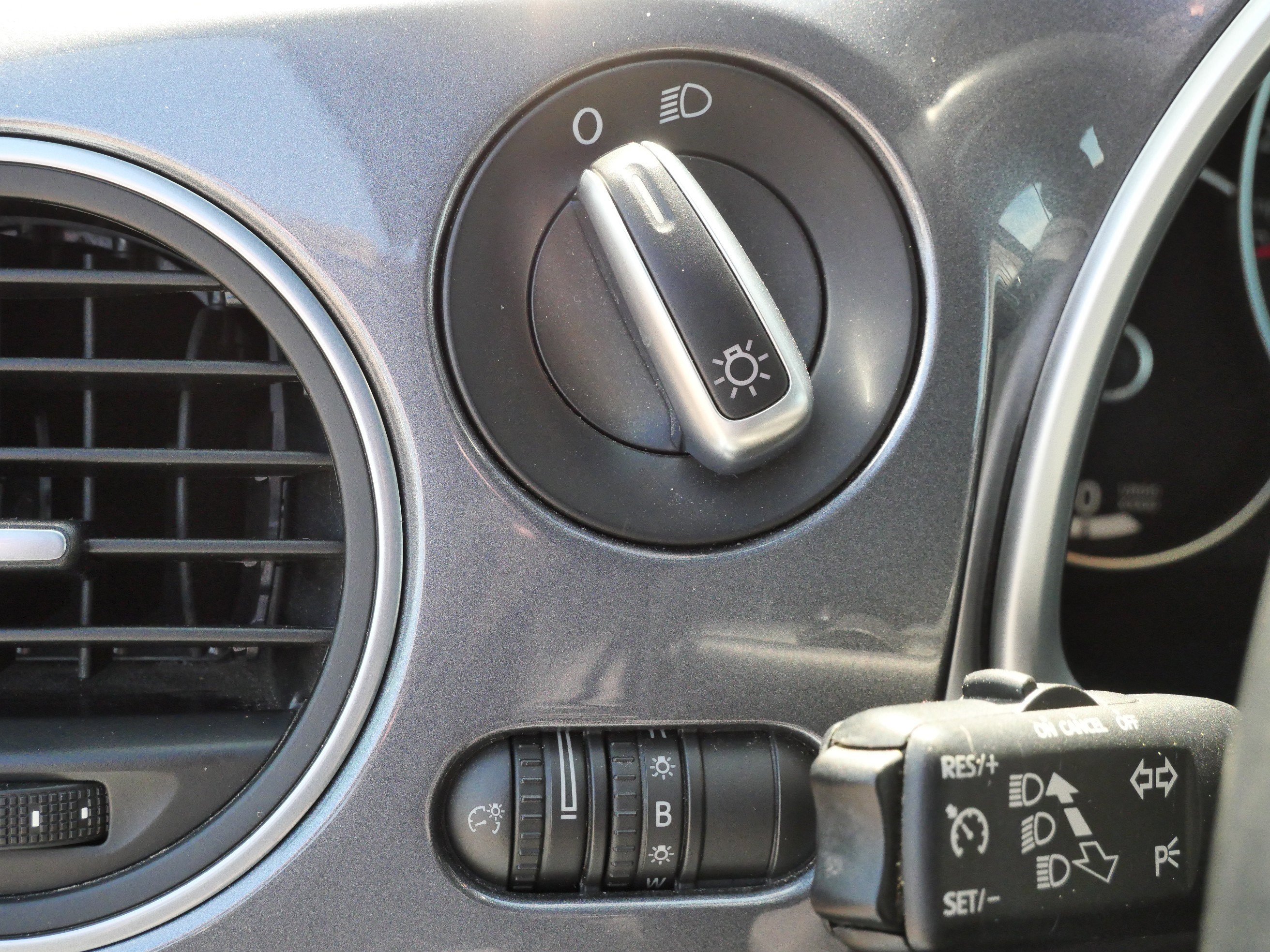 Used 2013 Volkswagen Beetle 2.5 FWD image 23