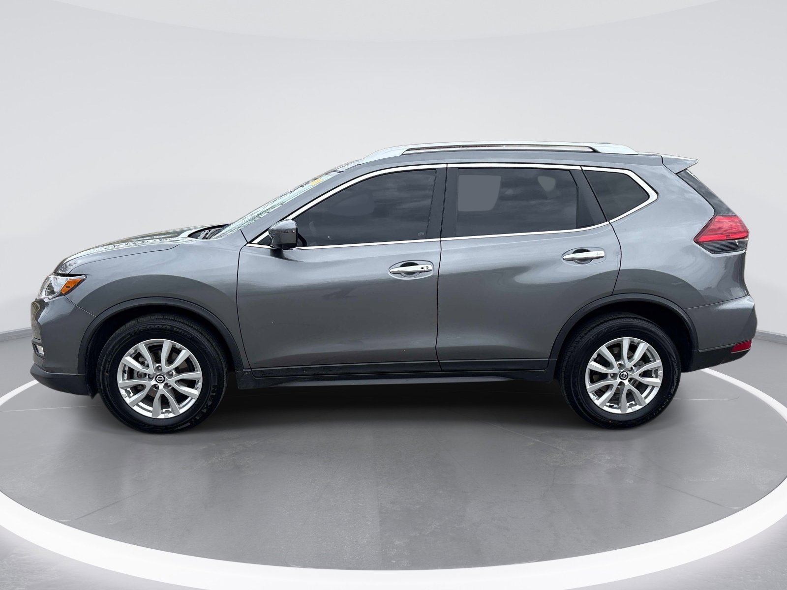 Used 2017 Nissan Rogue SV w/ SV Premium Package image 5