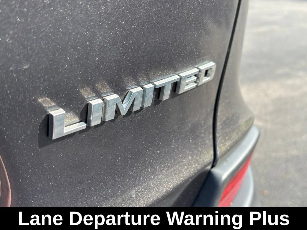 Used 2019 Jeep Cherokee Limited w/ Technology Group AWD/4WD image 15