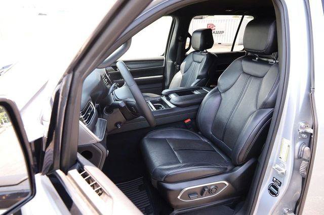 Used 2024 Jeep Wagoneer Series II w/ Flexible Seating Group AWD/4WD image 9