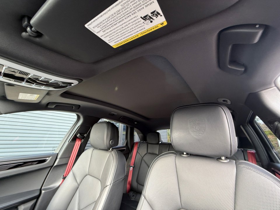 Certified 2025 Porsche Macan image 19