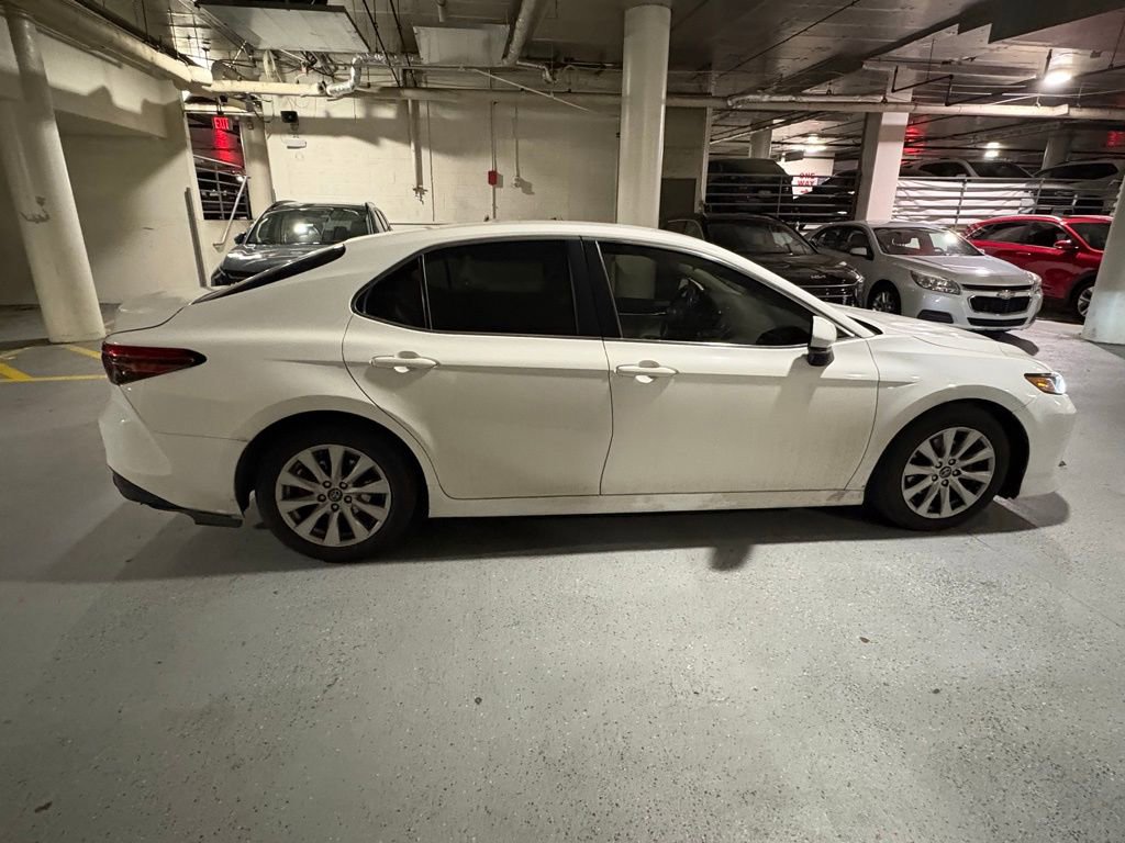 Used 2018 Toyota Camry LE image 8