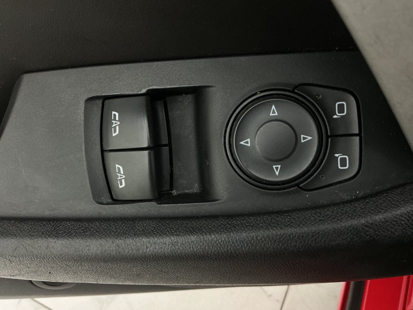 Used 2018 Chevrolet Camaro LT RWD image 33