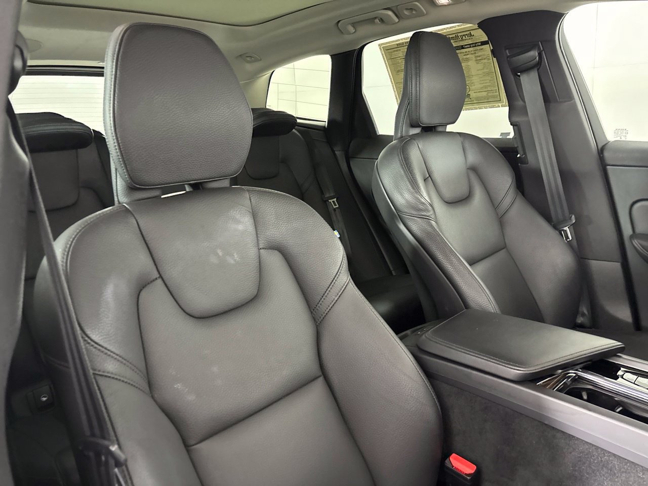 Used 2023 Volvo XC60 B5 Plus AWD/4WD image 28