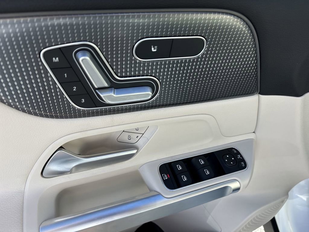 Used 2021 Mercedes-Benz GLB 250 w/ Premium Package image 24