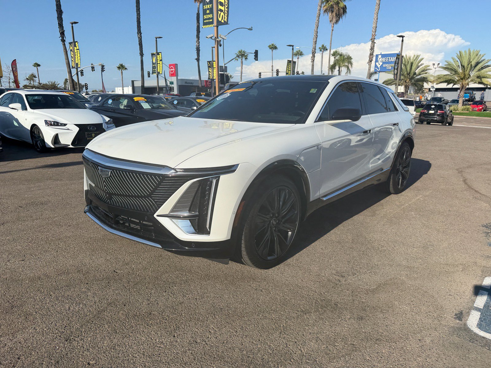 Used 2024 Cadillac Lyriq Tech w/ Driver Assist Package AWD/4WD image 7