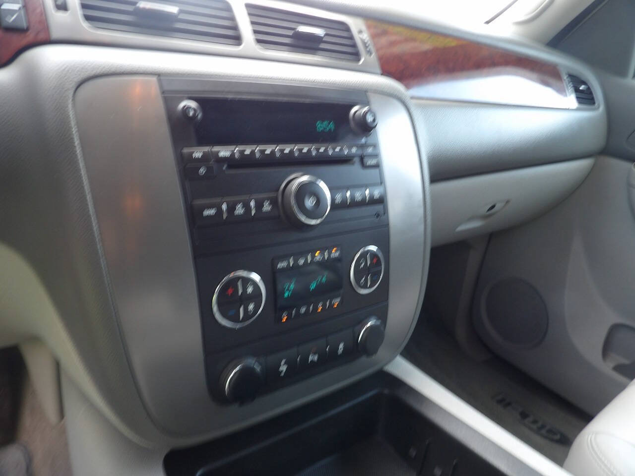 Used 2012 GMC Yukon XL SLT w/ SLT-2 Equipment Package AWD/4WD image 7