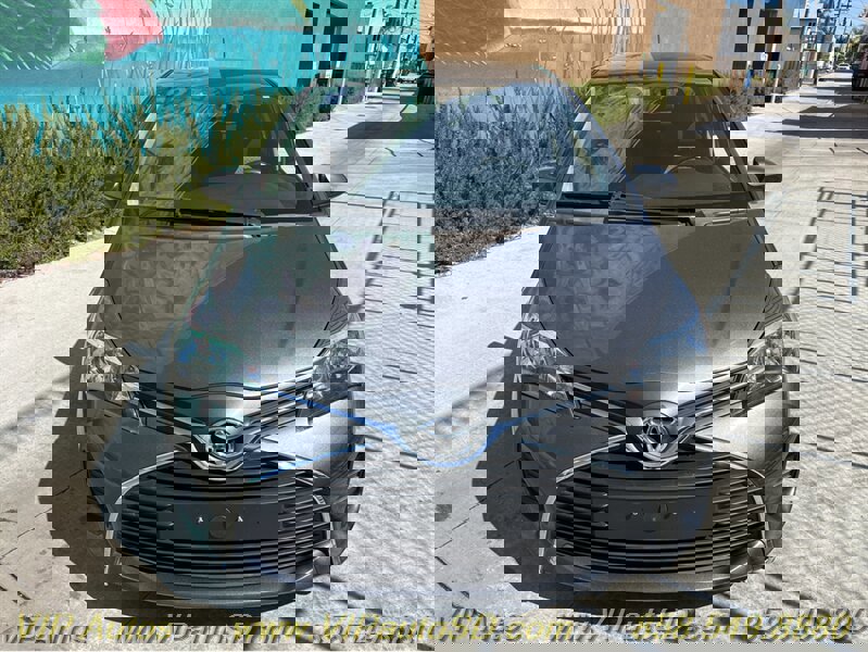 Used 2017 Toyota Yaris LE image 2