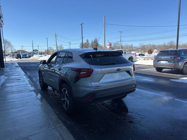 Used 2024 Chevrolet Trax RS w/ Sunroof Package image 5