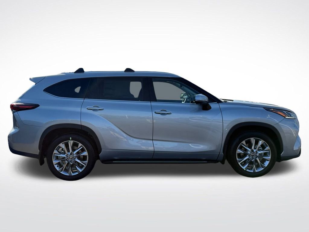 New 2025 Toyota Highlander Limited image 6