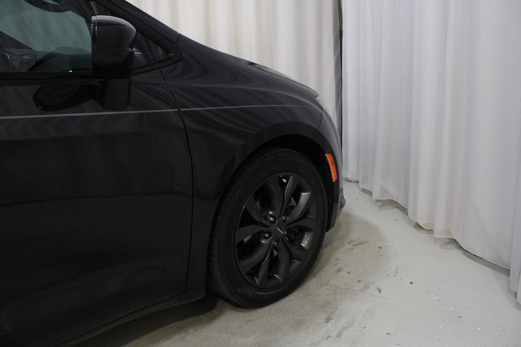 Used 2019 Chrysler Pacifica Touring-L Plus w/ S Appearance Package FWD image 27