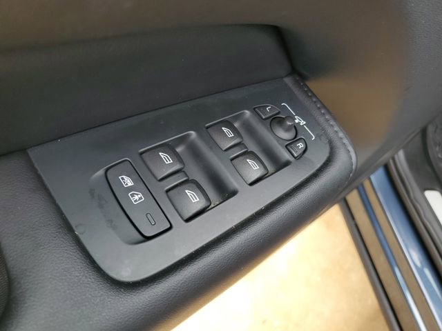 Used 2023 Volvo XC60 T8 Plus image 14