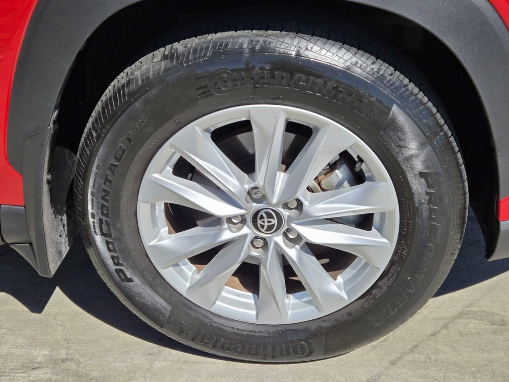 Used 2022 Toyota Corolla Cross LE image 8