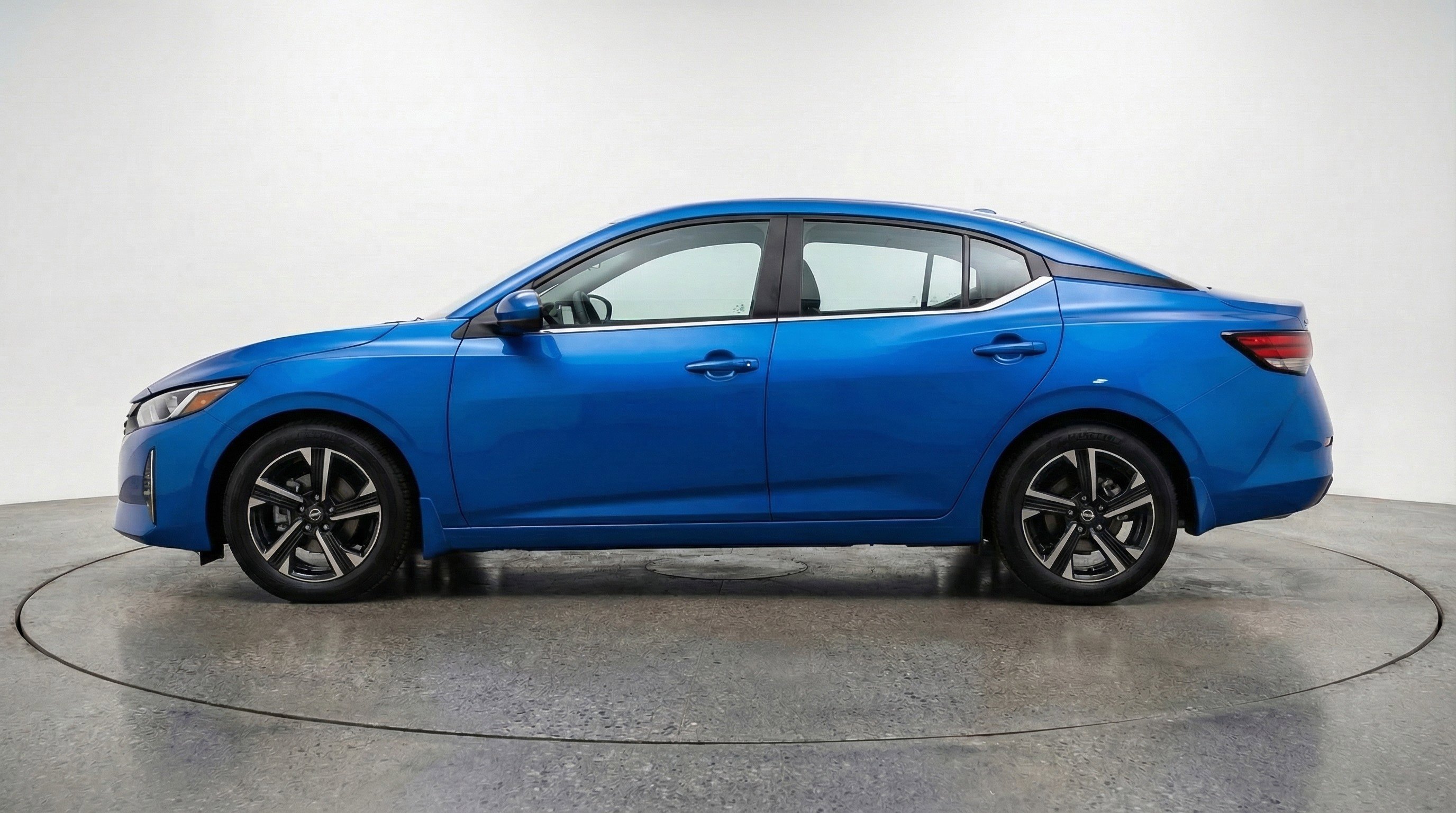 Used 2025 Nissan Sentra SV FWD image 5