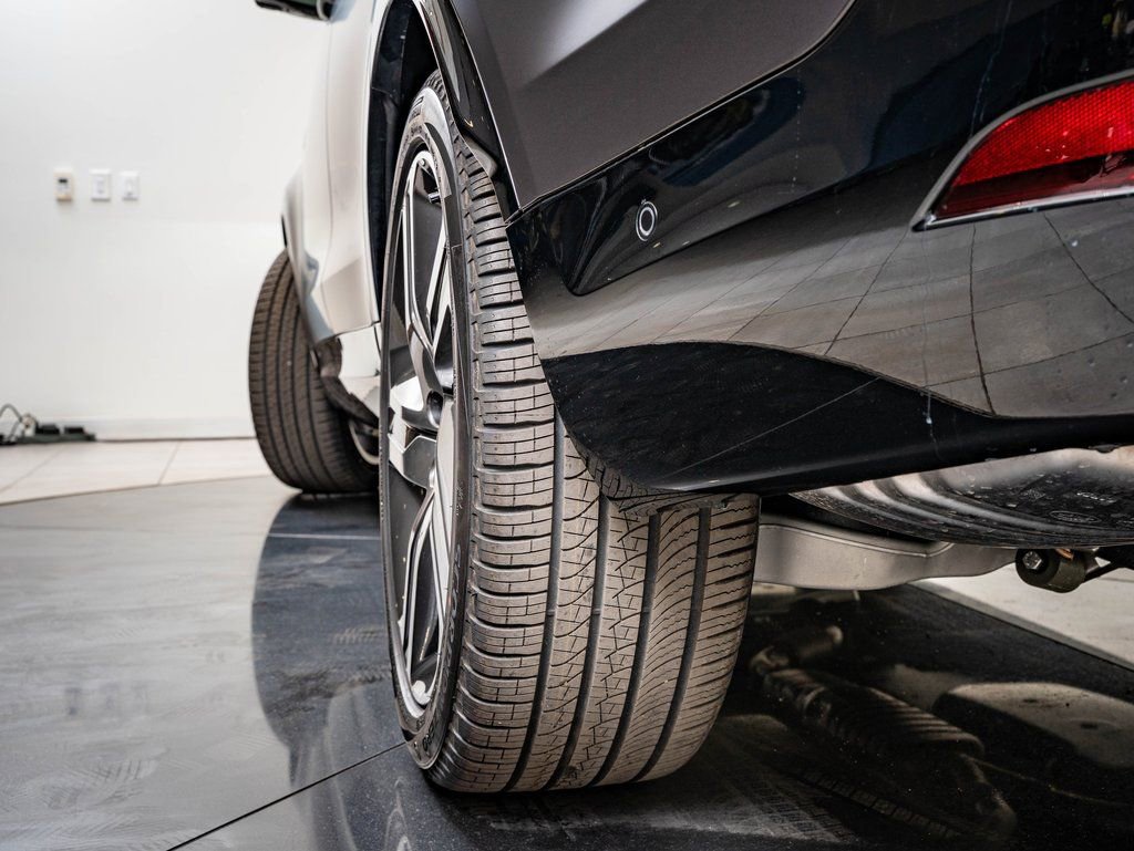 New 2026 Land Rover Discovery Limited Edition image 38