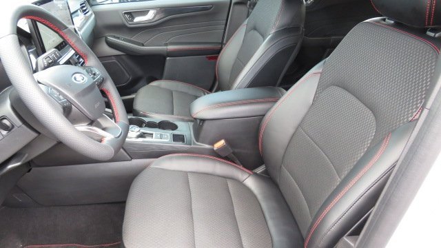 Certified 2023 Ford Escape ST-Line Select w/ Tech Pack #2 image 4