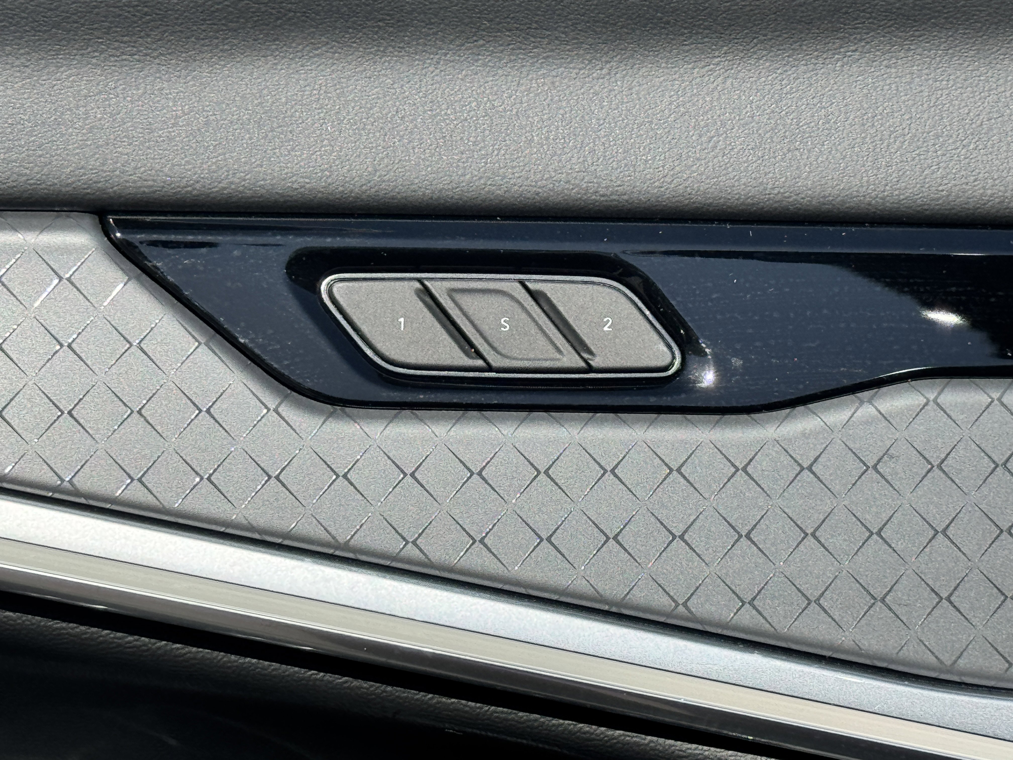 New 2025 Jeep Wagoneer Limited image 16