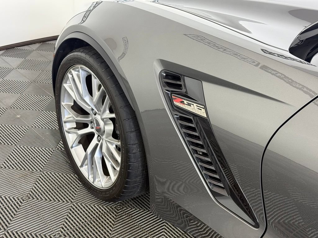 Used 2015 Chevrolet Corvette Z06 w/ 3LZ Preferred Equipment Group RWD image 11