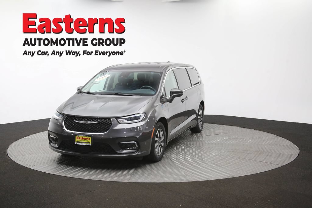 Used 2022 Chrysler Pacifica Touring-L w/ Uconnect Theater Family Group FWD image 55