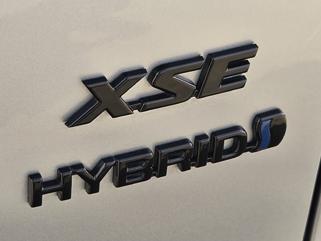 Used 2024 Toyota Corolla Cross AWD Hybrid w/ Convenience Package image 11