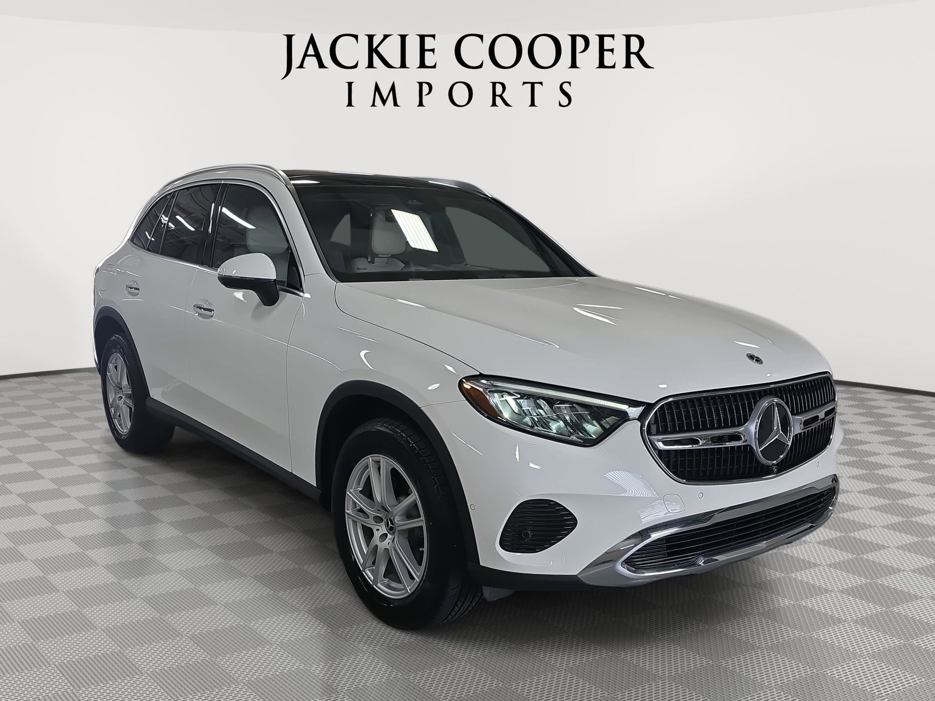 Certified 2025 Mercedes-Benz GLC 300 image 3