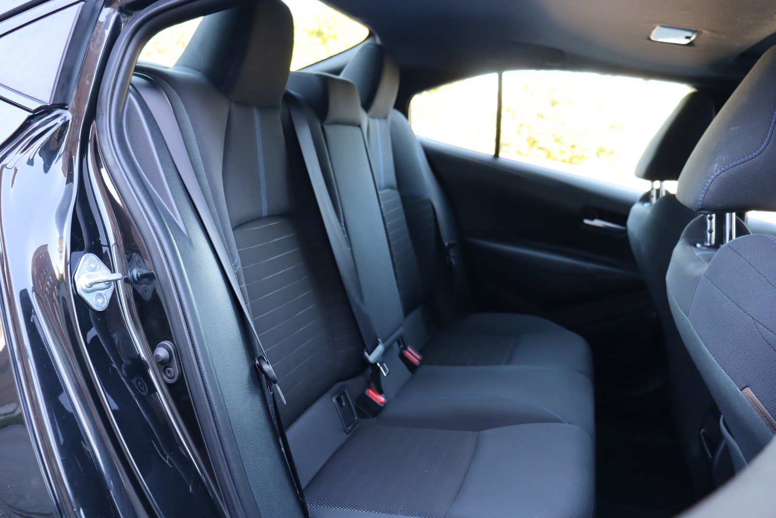Used 2020 Toyota Corolla SE w/ SE Premium Package FWD image 18