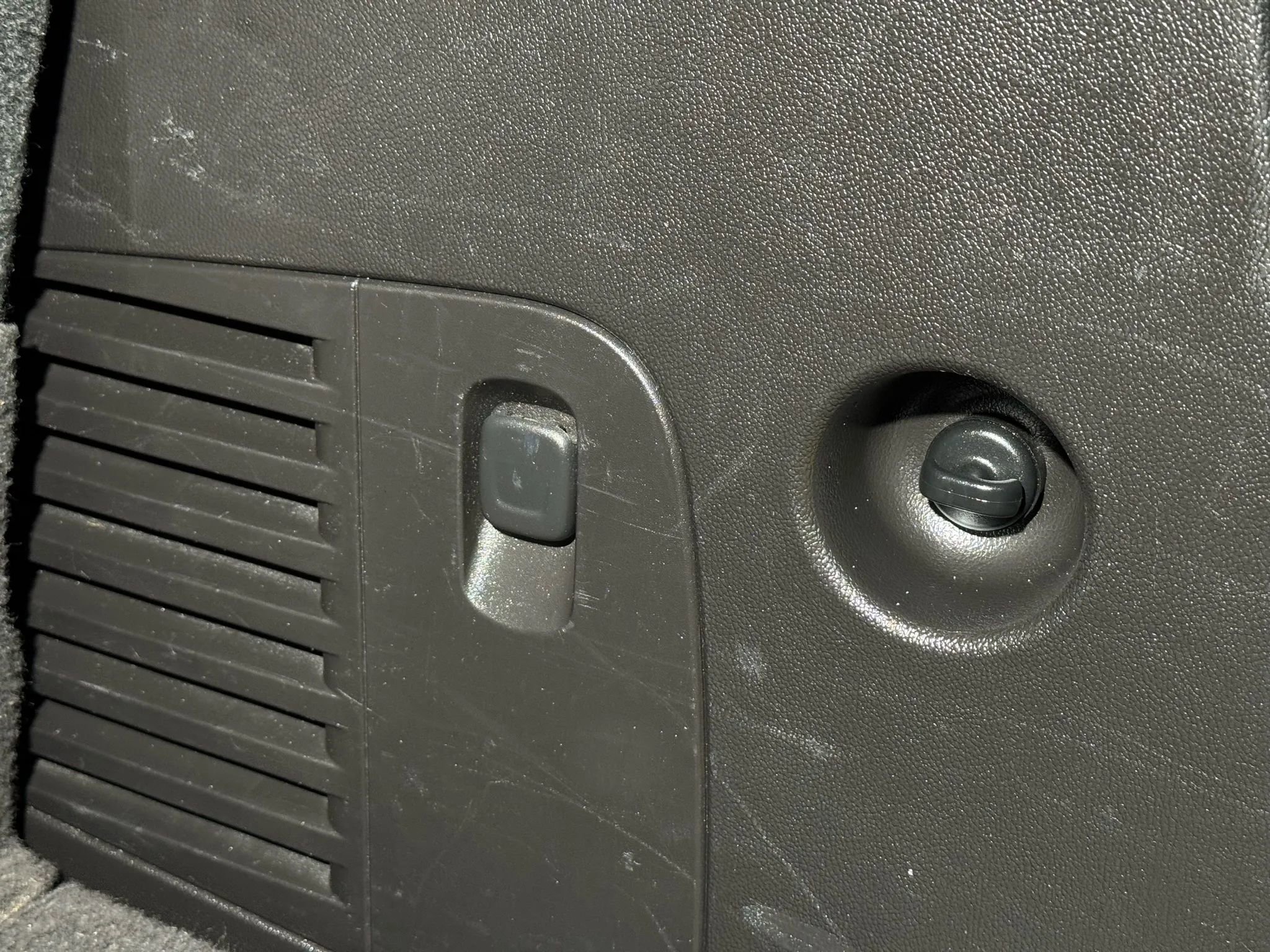 Used 2016 GMC Yukon SLE w/ HD Trailering Package image 18