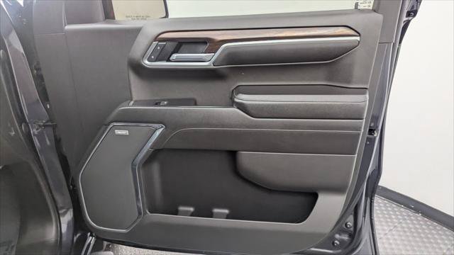 Used 2022 GMC Sierra 1500 SLT w/ SLT Premium Plus Package AWD/4WD image 22