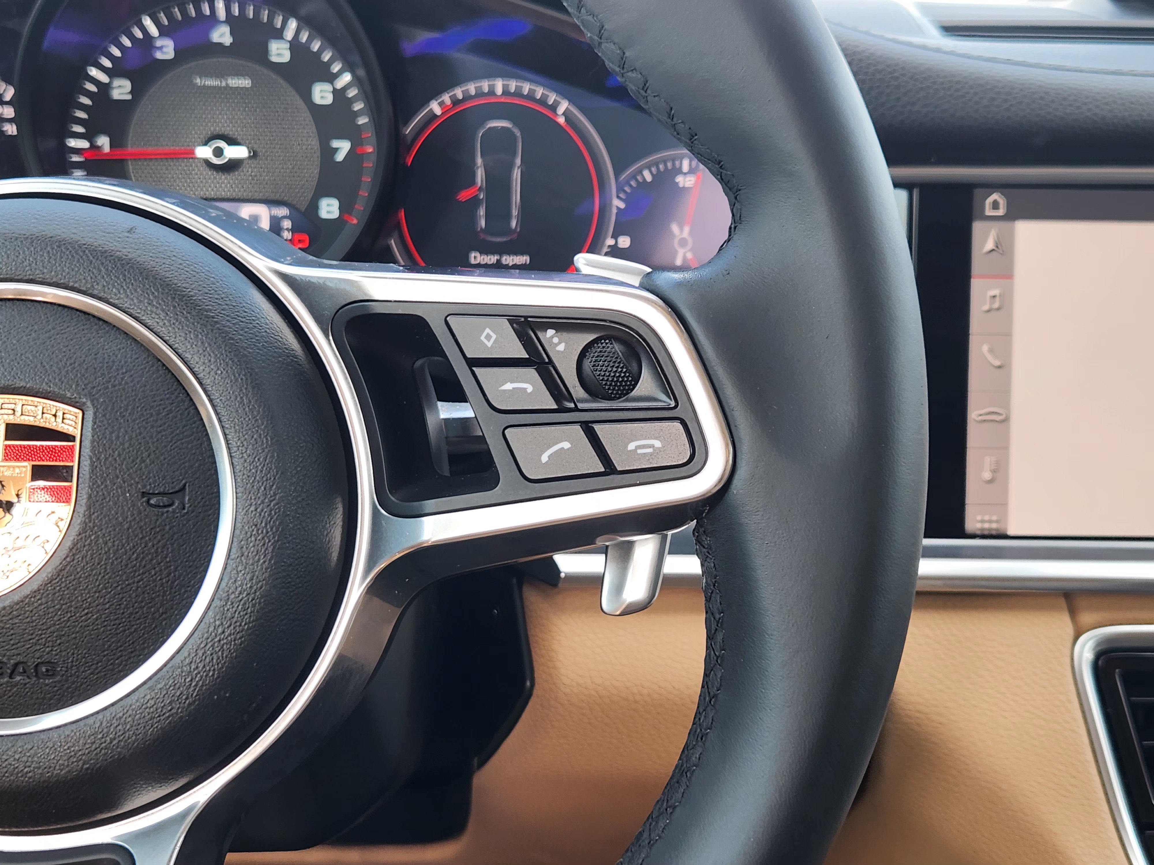 Used 2018 Porsche Panamera 4 AWD/4WD image 28