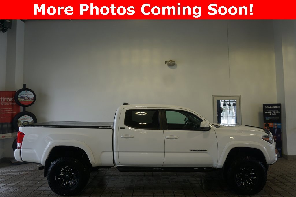 Used 2017 Toyota Tacoma SR5 image 2