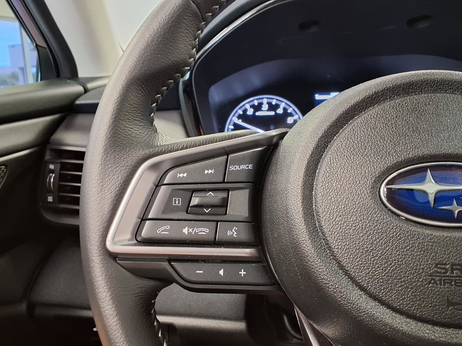 Used 2024 Subaru Outback Premium AWD/4WD image 29
