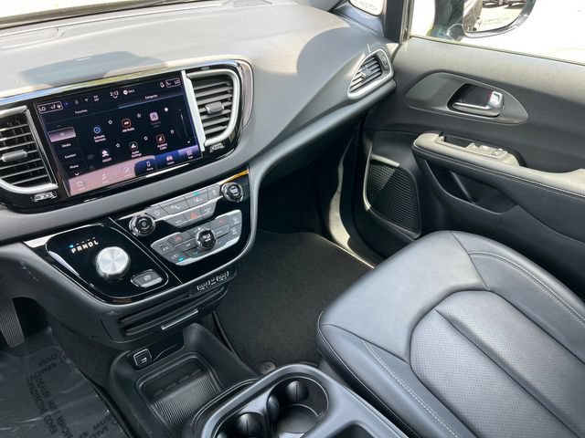 Used 2025 Chrysler Pacifica Select FWD image 35