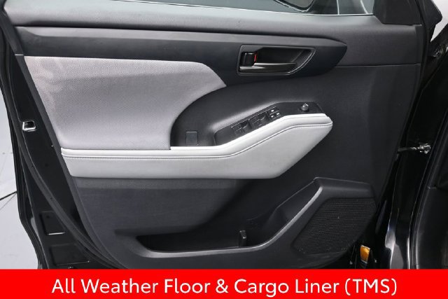 Used 2023 Toyota Highlander LE AWD/4WD image 14