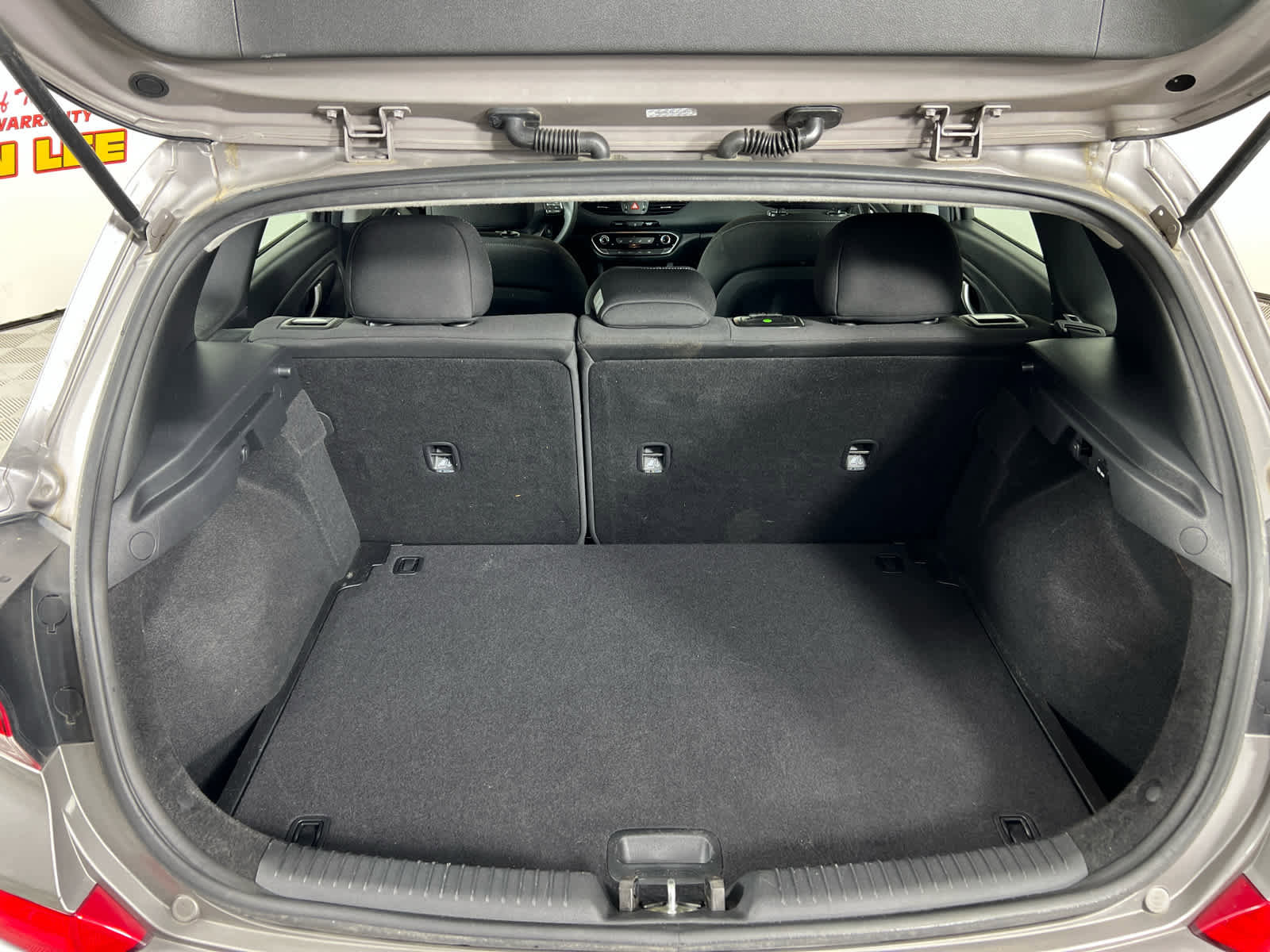 Used 2020 Hyundai Elantra GT FWD image 6