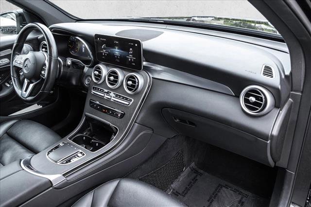 Used 2020 Mercedes-Benz GLC 300 4MATIC image 24