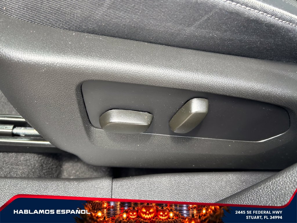 Used 2022 Buick Envision Essence w/ Technology Package I FWD image 16