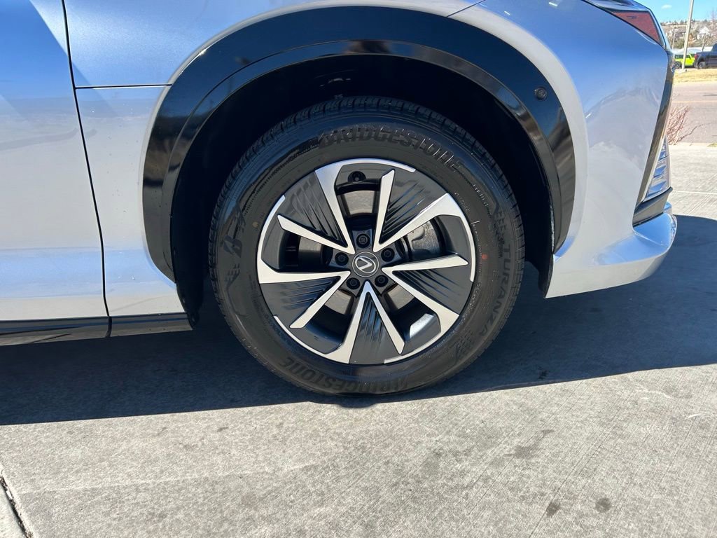 Used 2025 Lexus RZ 450e w/ Technology Package image 33