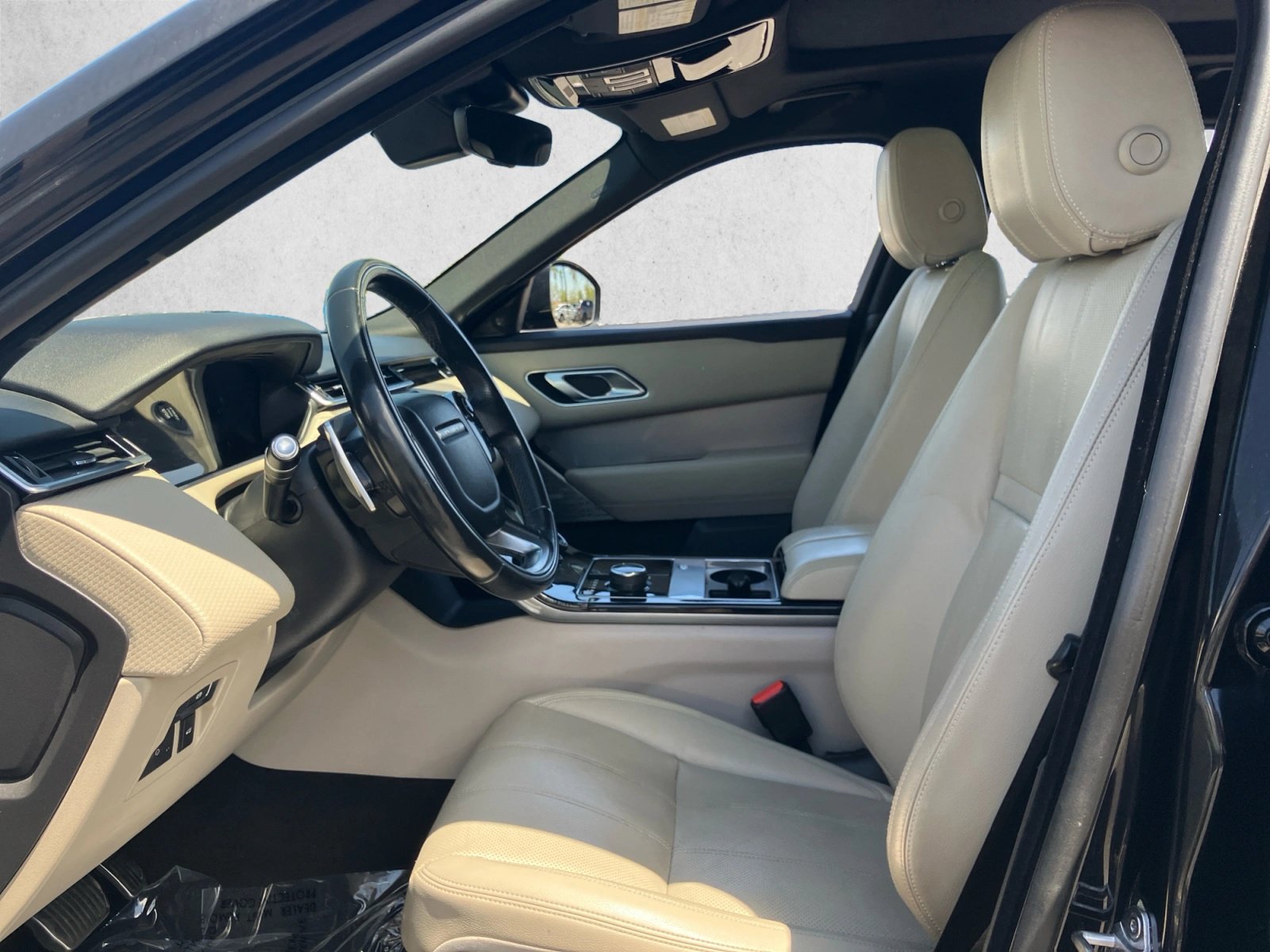 Used 2018 Land Rover Range Rover Velar R-Dynamic SE AWD/4WD image 11
