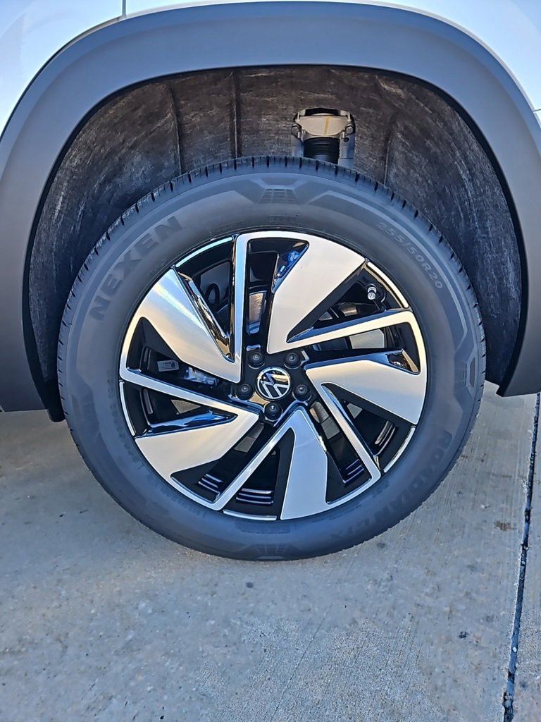 New 2026 Volkswagen Atlas SEL image 9