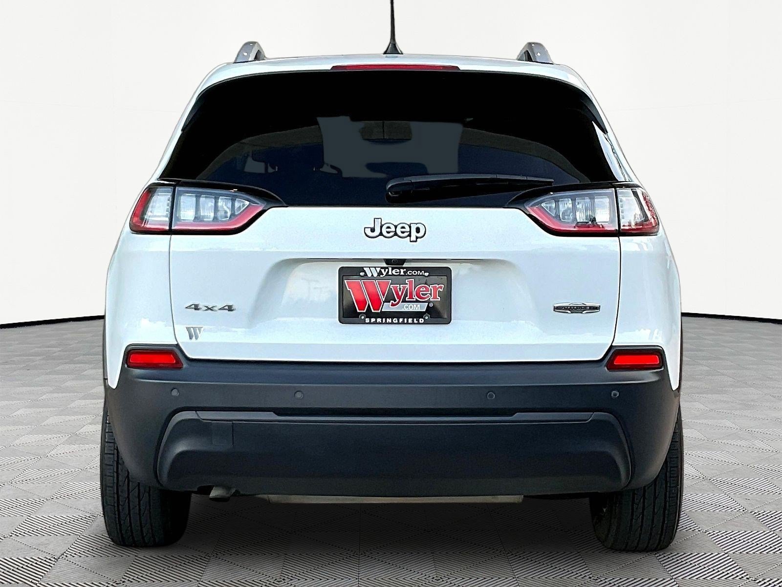 Used 2019 Jeep Cherokee Latitude Plus w/ Comfort/Convenience Group AWD/4WD image 5