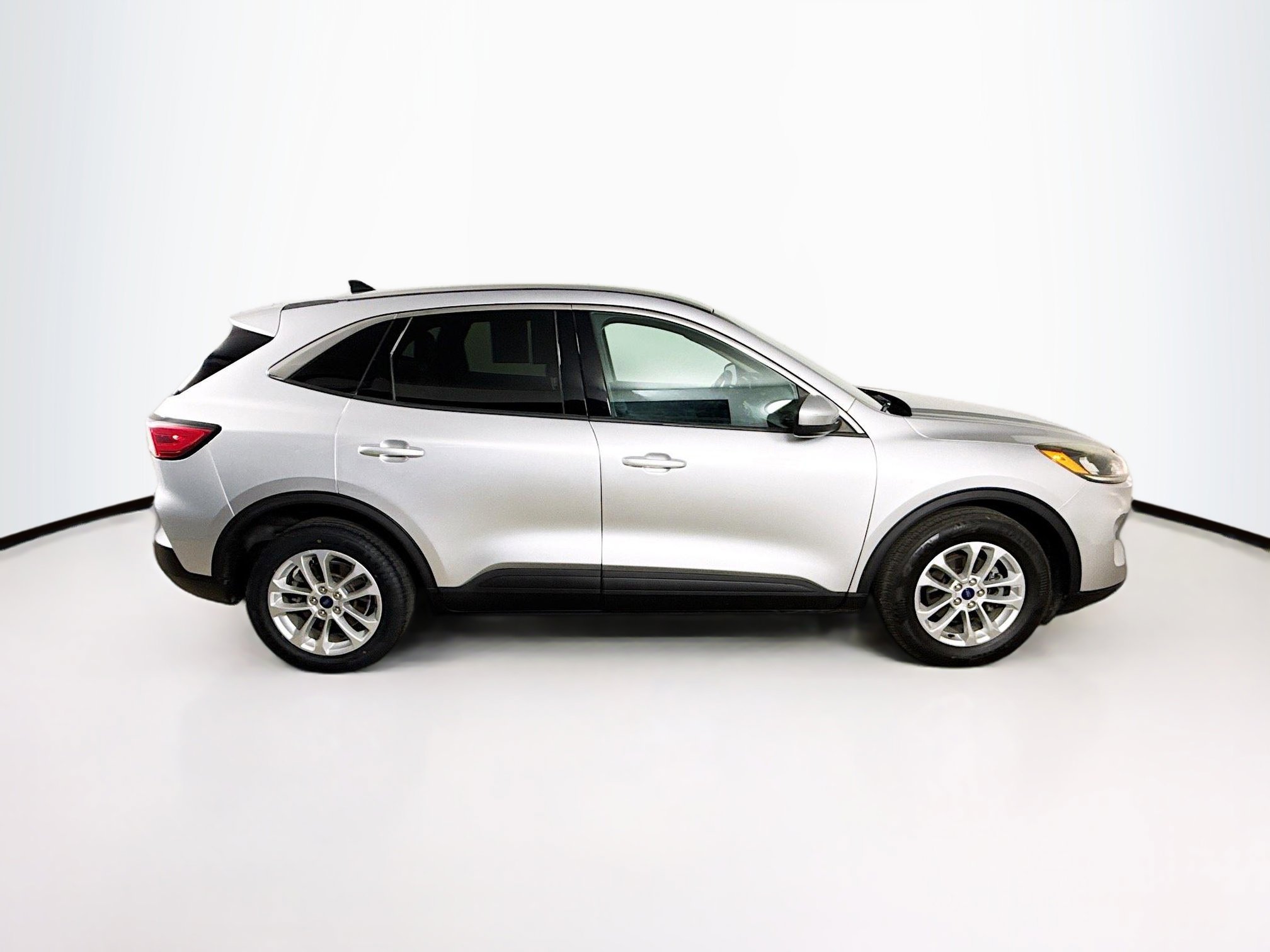 Used 2020 Ford Escape SE image 2