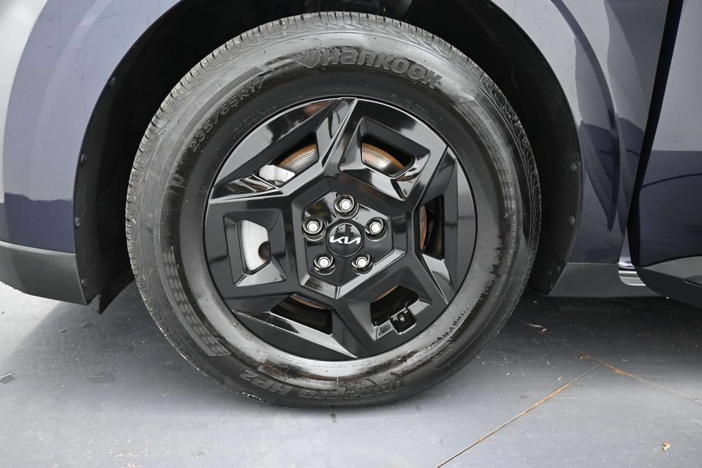 Used 2025 Kia Carnival FWD image 29
