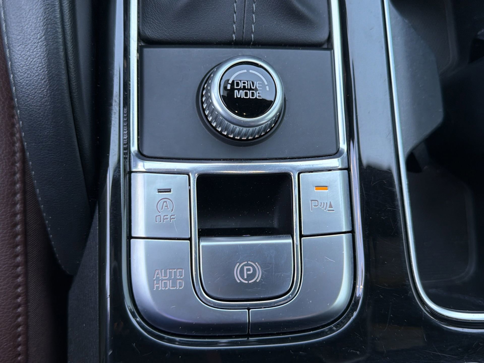 Used 2024 Kia Telluride EX w/ EX Captain's Chair Package FWD image 13