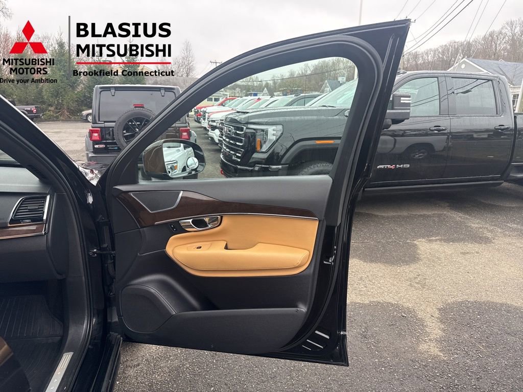 Used 2016 Volvo XC90 T6 Momentum w/ Momentum Plus Package image 16