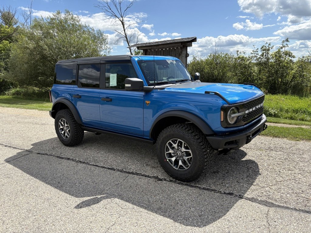 New 2025 Ford Bronco Badlands image 2