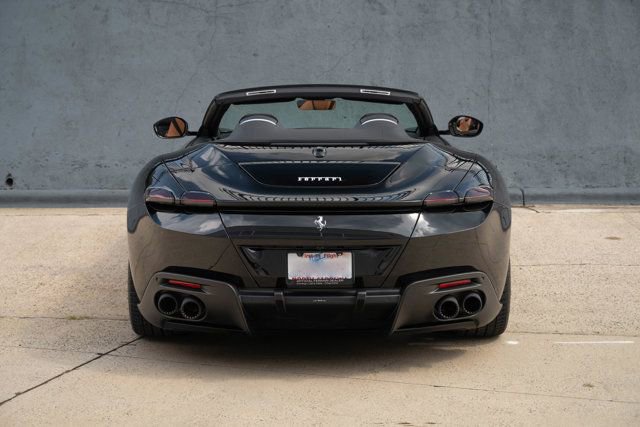 Used 2025 Ferrari Roma Spider image 9
