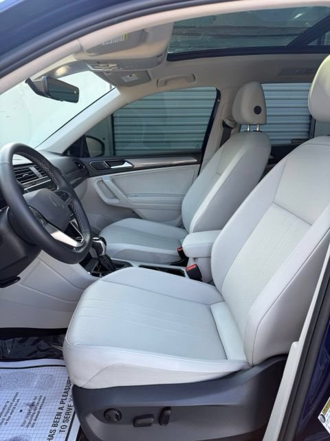 Used 2024 Volkswagen Tiguan SE w/ Panoramic Sunroof Package AWD/4WD image 9
