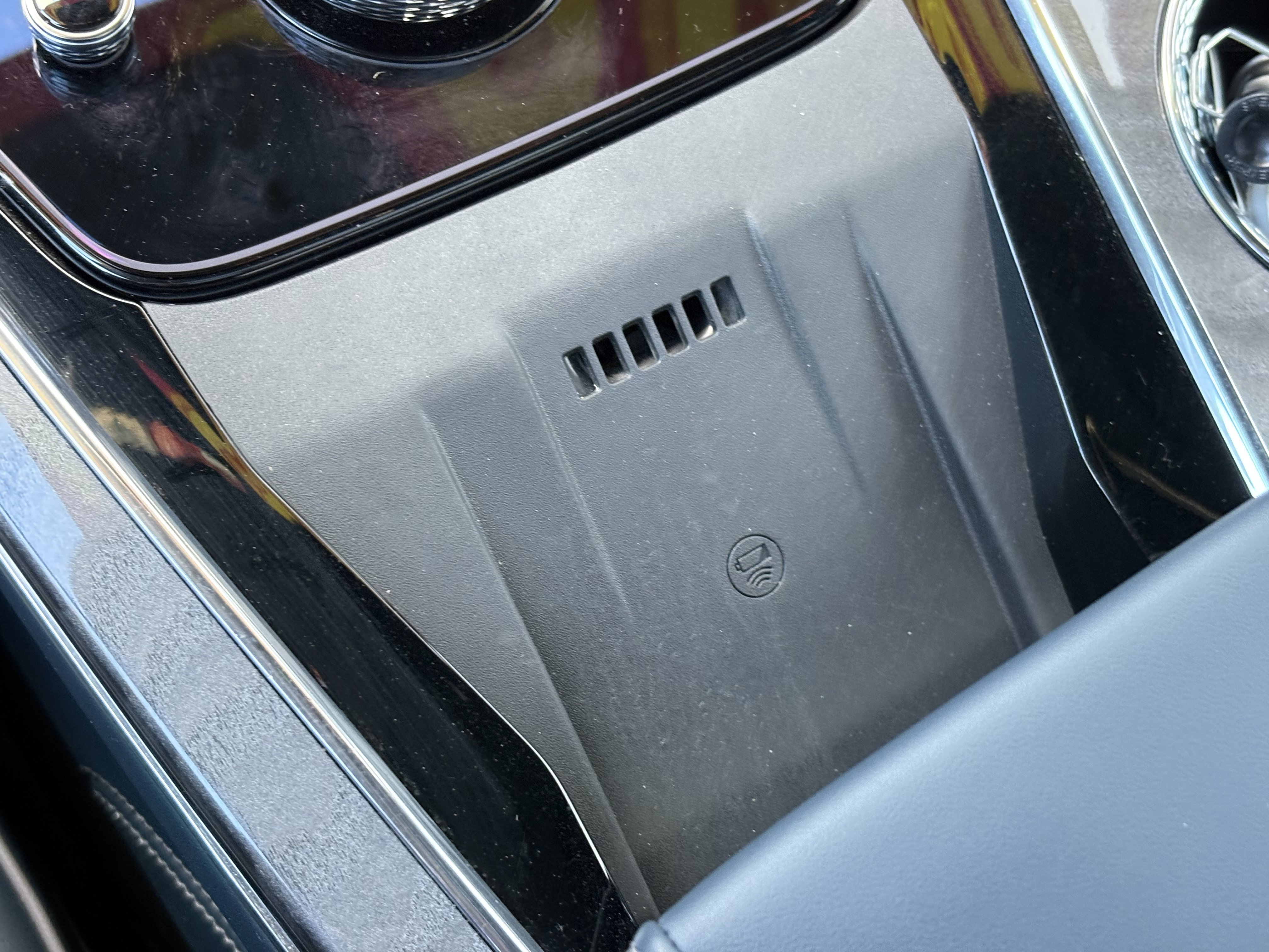 Certified 2025 Cadillac Escalade IQ Luxury 2 w/ LPO, Premium Carpet Package AWD/4WD image 27