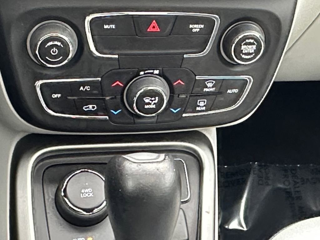 Used 2020 Jeep Compass Latitude w/ Popular Equipment Group image 17